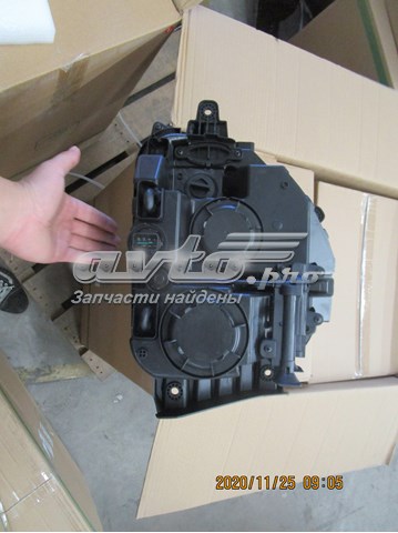 Правая фара 92102S1000 Hyundai/Kia