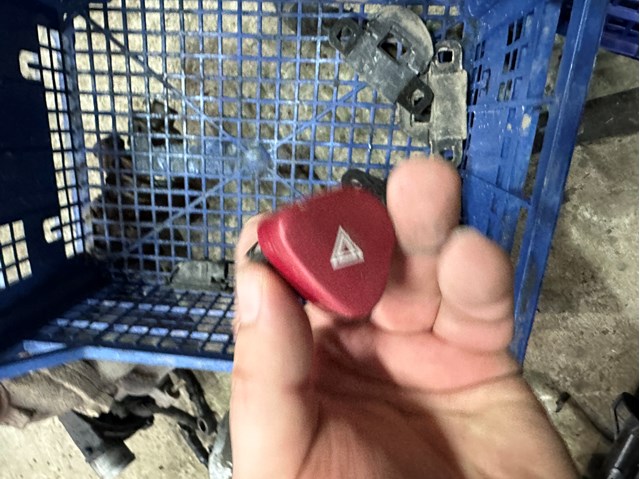 Botão de ativação do sinal de emergência Citroen Jumpy II 