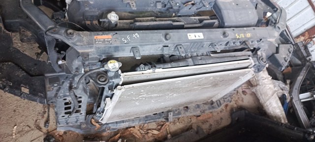Рамка радиатора 641012W700 Hyundai/Kia