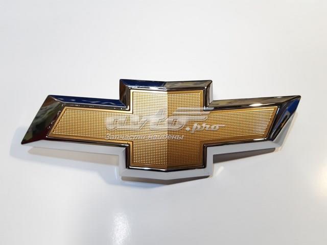 Эмблема решетки радиатора на Chevrolet Equinox 