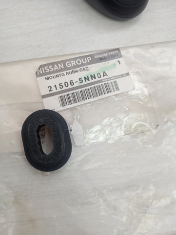 Подушка крепления радиатора верхняя 215065NN0A Nissan/Infiniti