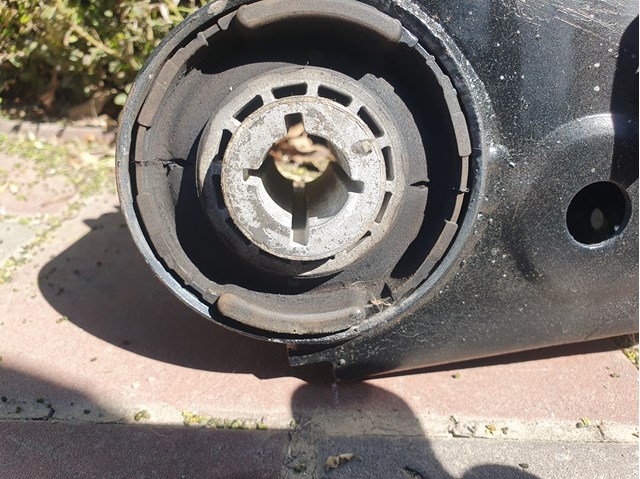 Подрамник задний 32268546 Volvo