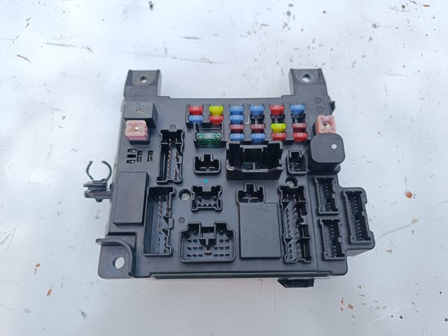8637A914 Mitsubishi Монтажный блок предохранителей
