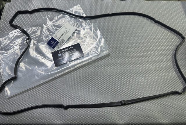 Vedante de tampa de válvulas de motor Mercedes E preço, a partir de 77,57 USD