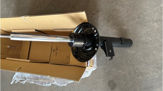 Амортизатор подвески передний левый Mitsubishi 4060A682 цена, от 216.90 USD