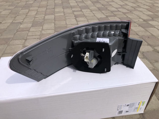 Фонарь задний правый внешний FP7020F2E FPS