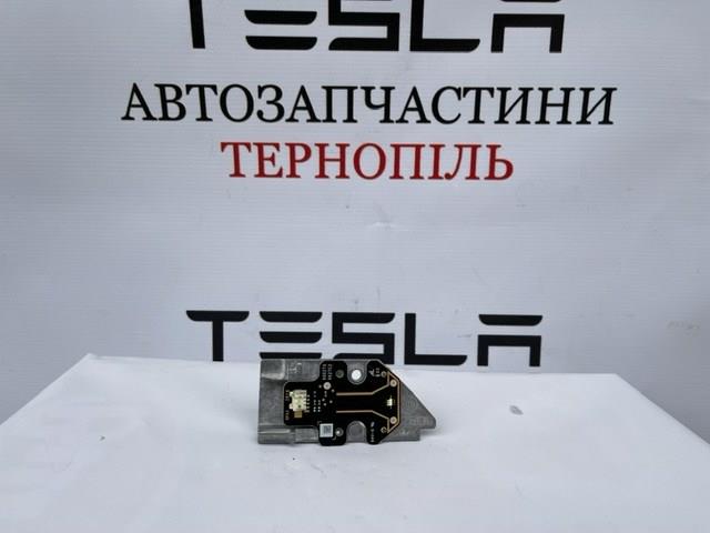  112510777C Tesla