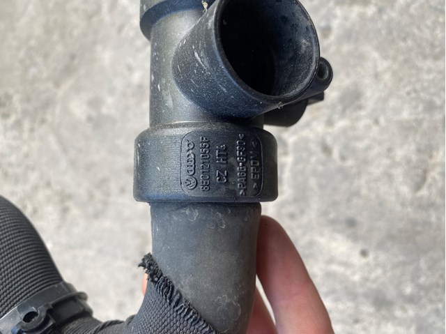 8E0121055F VAG Manguera inferior del radiador original y equivalente