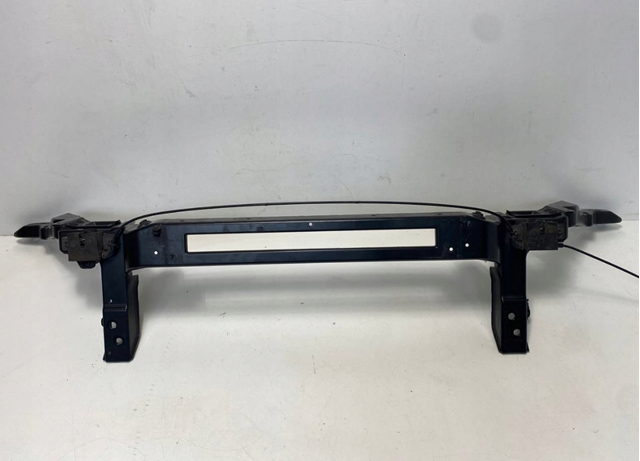 Верхняя рамка радиатора LR091872 Land Rover