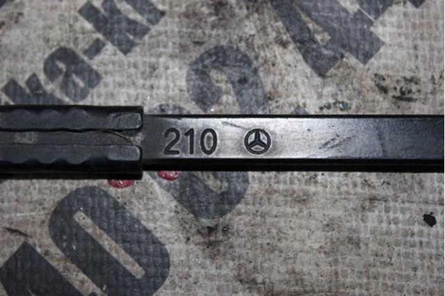 Braço de limpa-pára-brisas do pára-brisas para Mercedes E (S210)