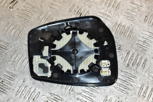 Зеркальный элемент зеркала заднего вида левого NISSAN 963663VF5A