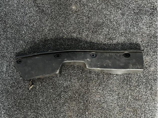KB7W56915B Mazda Уплотнитель крыла