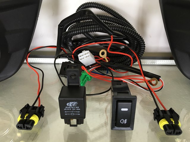 Заглушка (решетка) противотуманных фар бампера переднего правая 622564BA0B Market (OEM)