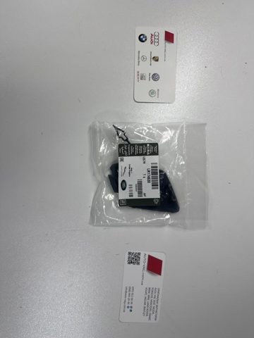 Заглушка буксировочного крюка LR174630 Land Rover
