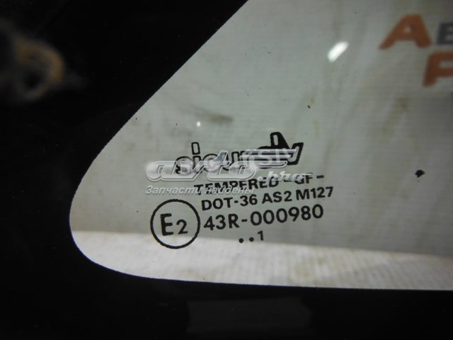 Стекло кузова (багажного отсека) правое 90270750 Opel