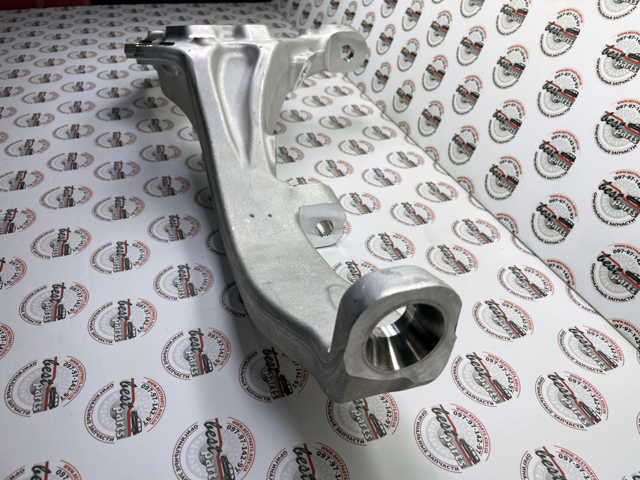 Купить A1673322500 Mercedes Цапфа поворотная левая