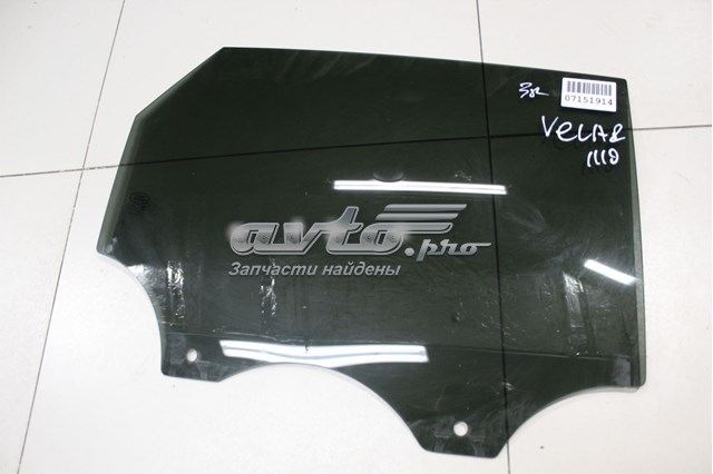 Стекло двери задней правой LR093211 Land Rover