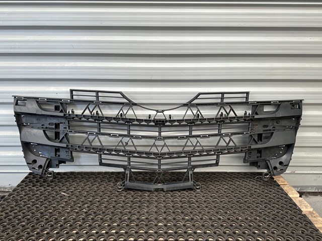 A9618850253 Mercedes Решетка радиатора
