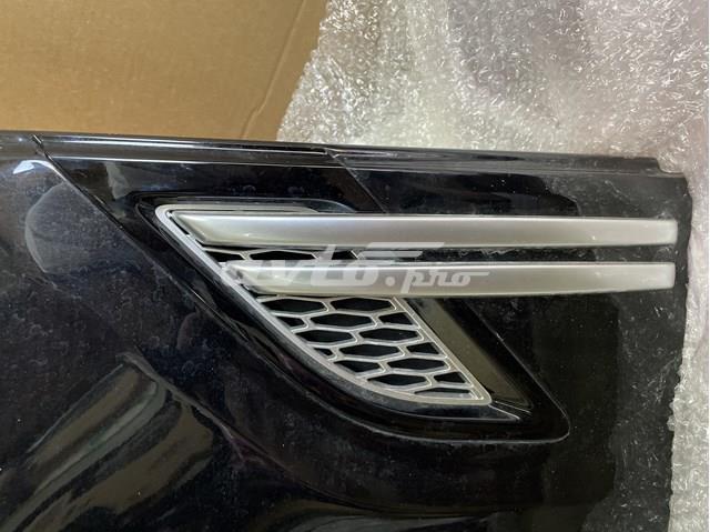 Молдинг переднего левого крыла Land Rover LR106331