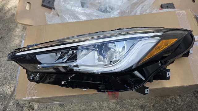 260609CM0A Nissan/Infiniti Фара