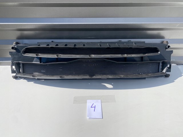 Радиатор охлаждения двигателя на Tesla Model S 