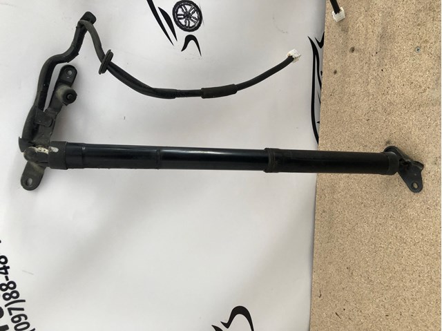6892042010 Toyota Амортизатор крышки багажника