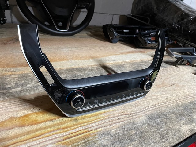  Unidade de controlo dos modos de aquecimento/condicionamento Toyota Corolla carrinha (E21) (2019 - 2026) 