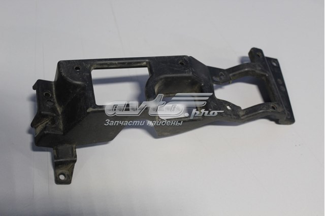 Кронштейн крепления противотуманной фары правой CK5215266AA Land Rover