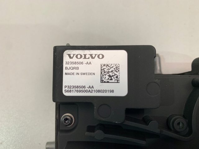 Камера заднего вида 32358673 Volvo