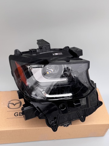 Правая фара KR9D51030A Mazda