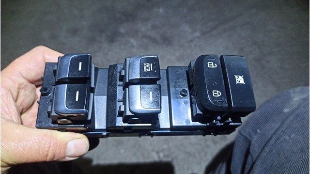 93570F1200 Hyundai/Kia 