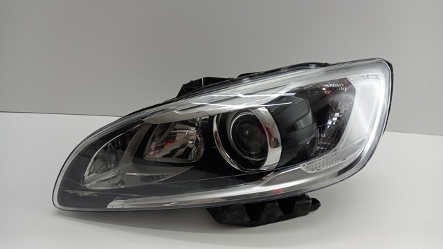31698818 Volvo Фара