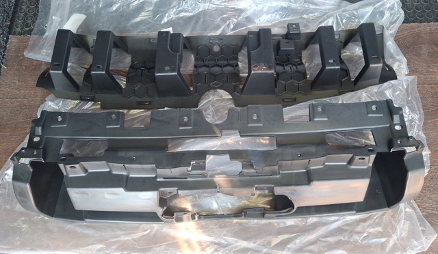 LJ8B17E778AF Ford Накладка передней панели (суппорта радиатора) верхняя