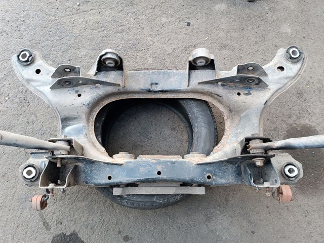 Подрамник задний LR072077 Land Rover