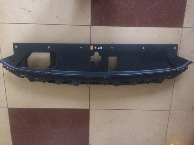 Накладка передней панели (суппорта радиатора) верхняя на Hyundai Santa Fe IV 