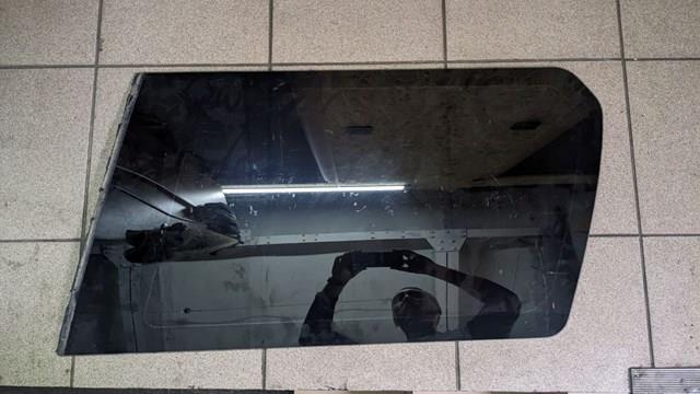 MR221934 Mitsubishi стекло кузова (багажного отсека правое)