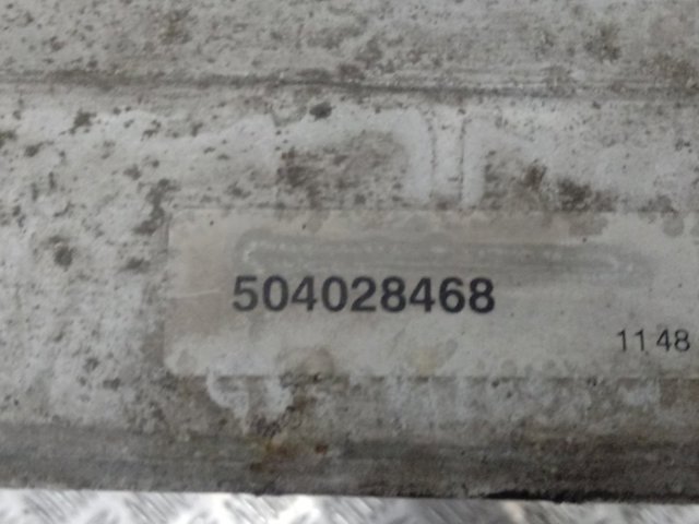 Радиатор интеркуллера Iveco 504028468