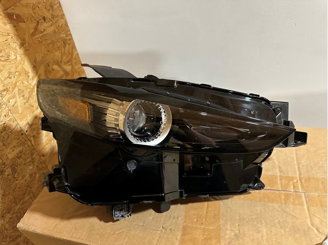 Правая фара DGJ151030B Mazda