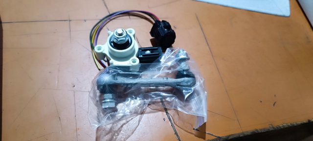 Датчик уровня наклона кузова  THK ABP00049