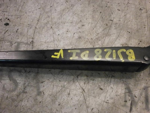 Поводок дворника на Peugeot 407 SW 6E