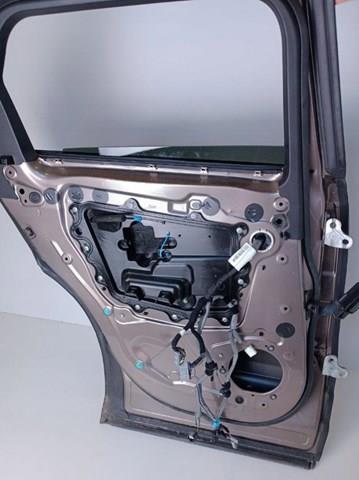 Задняя левая дверь Land Rover LR091720