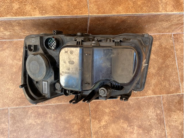 Правая фара LR001560 Land Rover