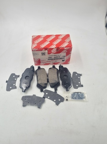 Задние тормозные колодки 04466AZ012TM Toyota