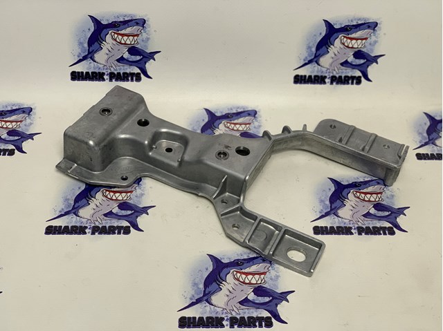 Кронштейн бампера переднего LR143160 Land Rover