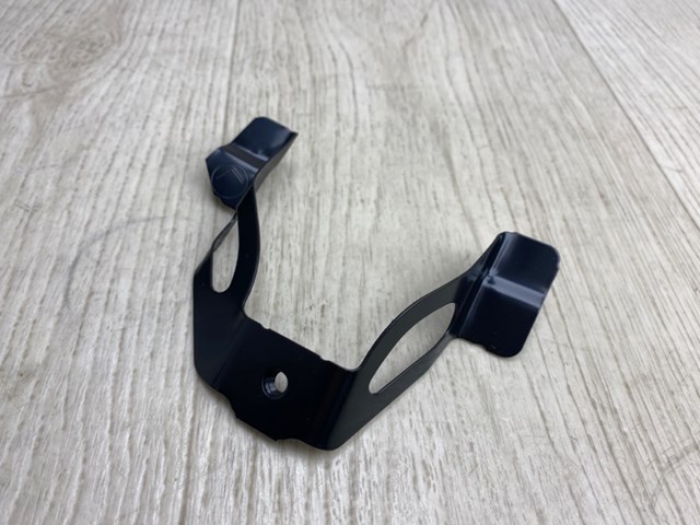 KB7W5422Y MAZDA Soporte para guardabarros delantero, izquierda delantero KB7W5422Y MAZDA