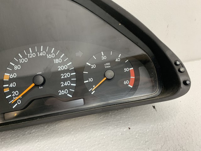 Панель приборов A2105409647 Mercedes