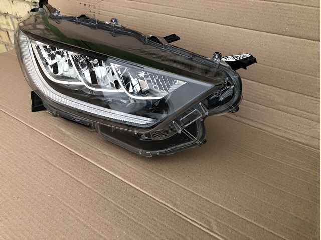 Правая фара 81105K0080 Toyota