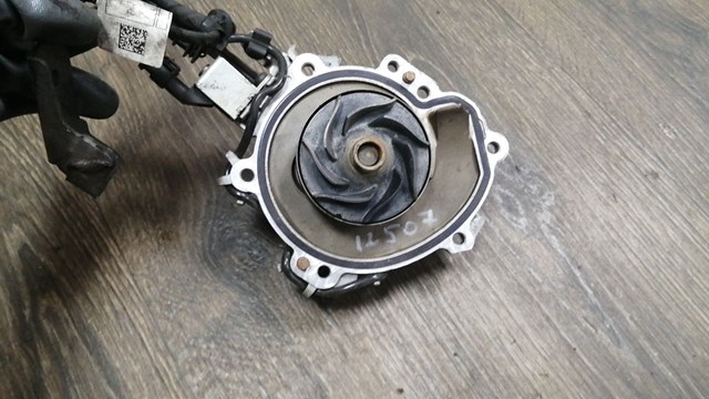 JDE38879 Jaguar Насос водяной