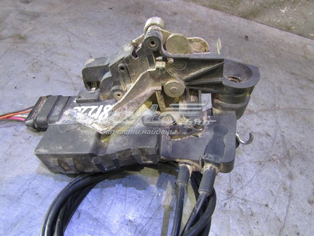 1637300235 Mercedes Замок двери задней правой