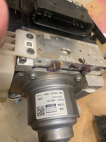 LX6C2D335MB Ford 